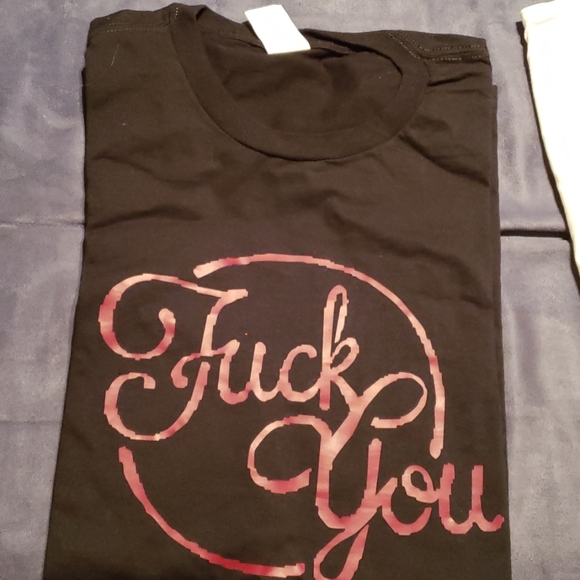 Gildan Other - NWOT Brand new tshirt